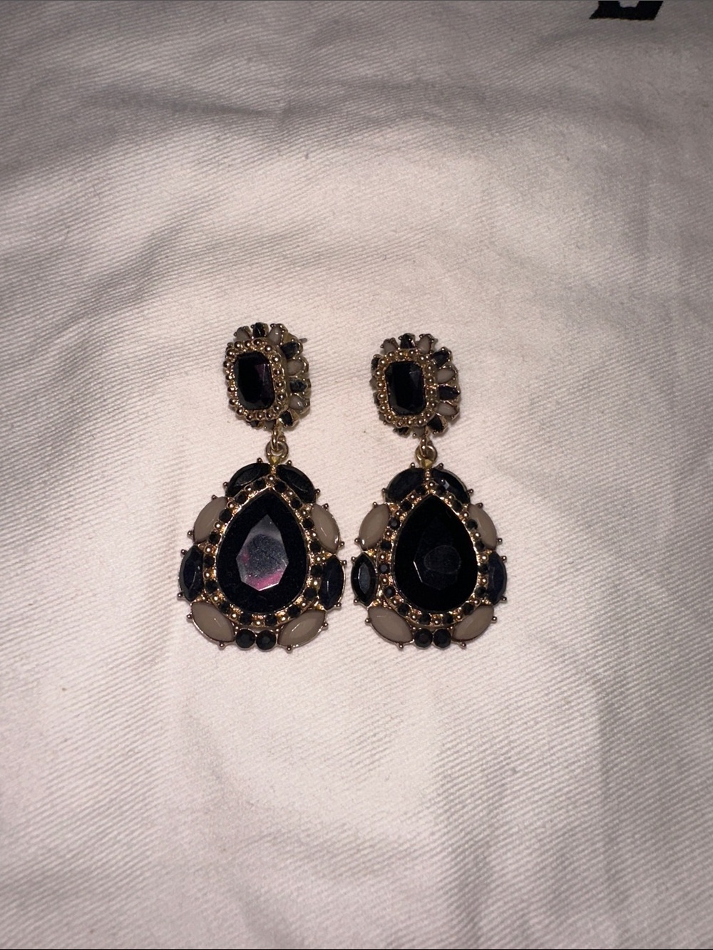 Elegant Black Teardrop Statement Earrings